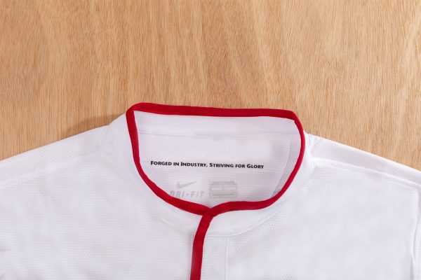 2013-04 Manchester United Away Retro S-2XL - Image 6