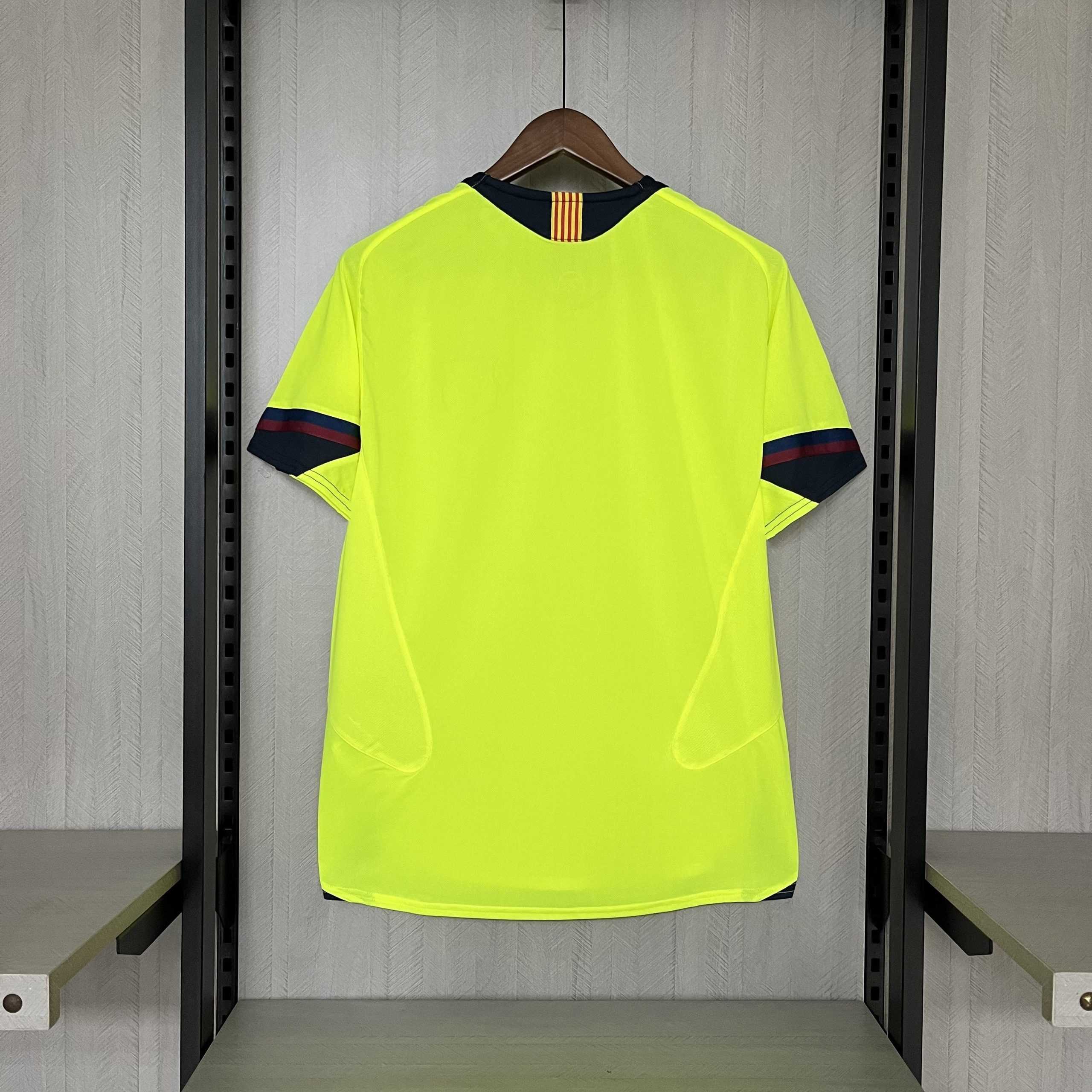 2005-06 Barcelona Away Retro S-XXL - Image 2