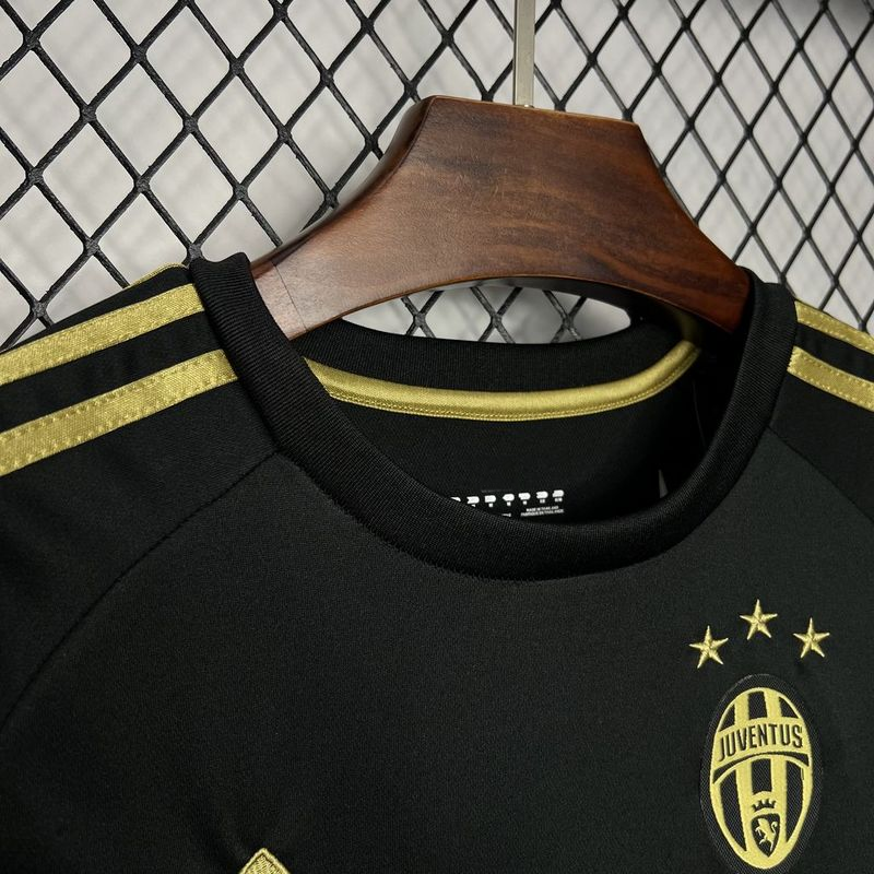 2015-16 Juventus Retro S-2XL - Image 2
