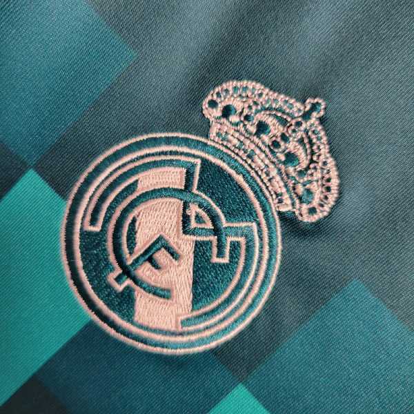 2017-18 Real Madrid Second Passenger Size Retro - Image 3