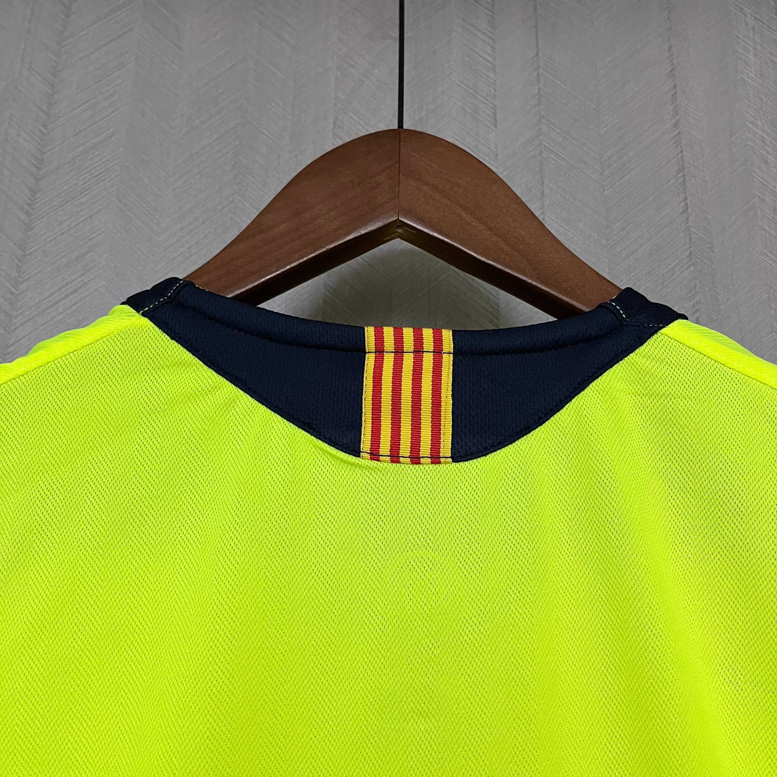 2005-06 Barcelona Away Retro S-XXL - Image 3