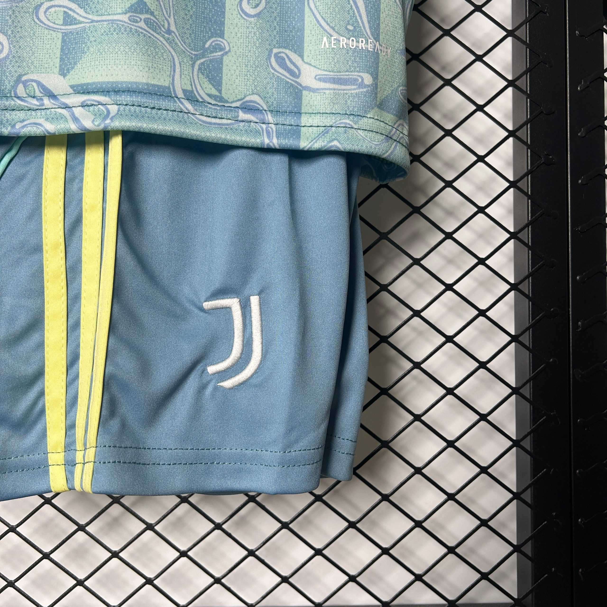 2025-26 Juventus Away KIDS 16-28 - Image 3