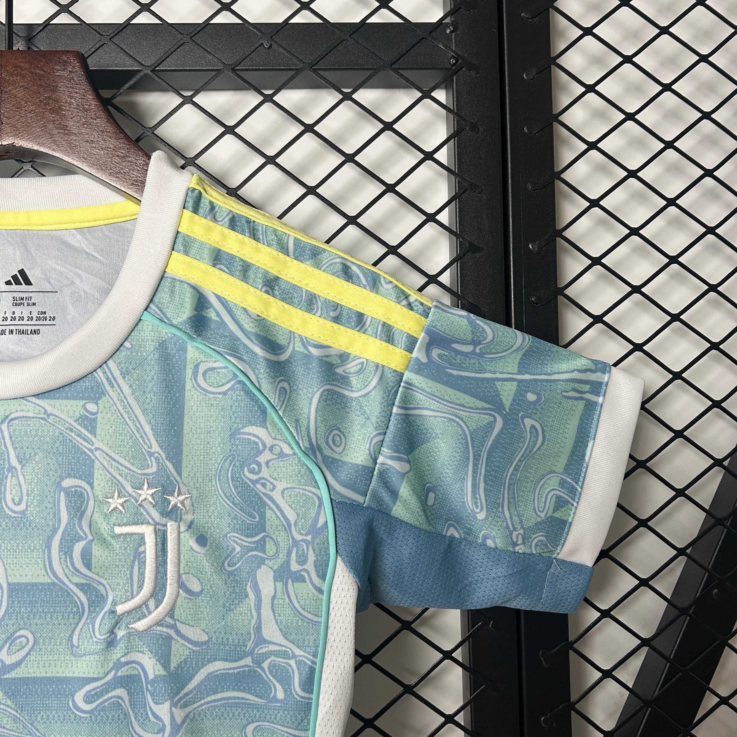 2025-26 Juventus Away KIDS 16-28 - Image 4