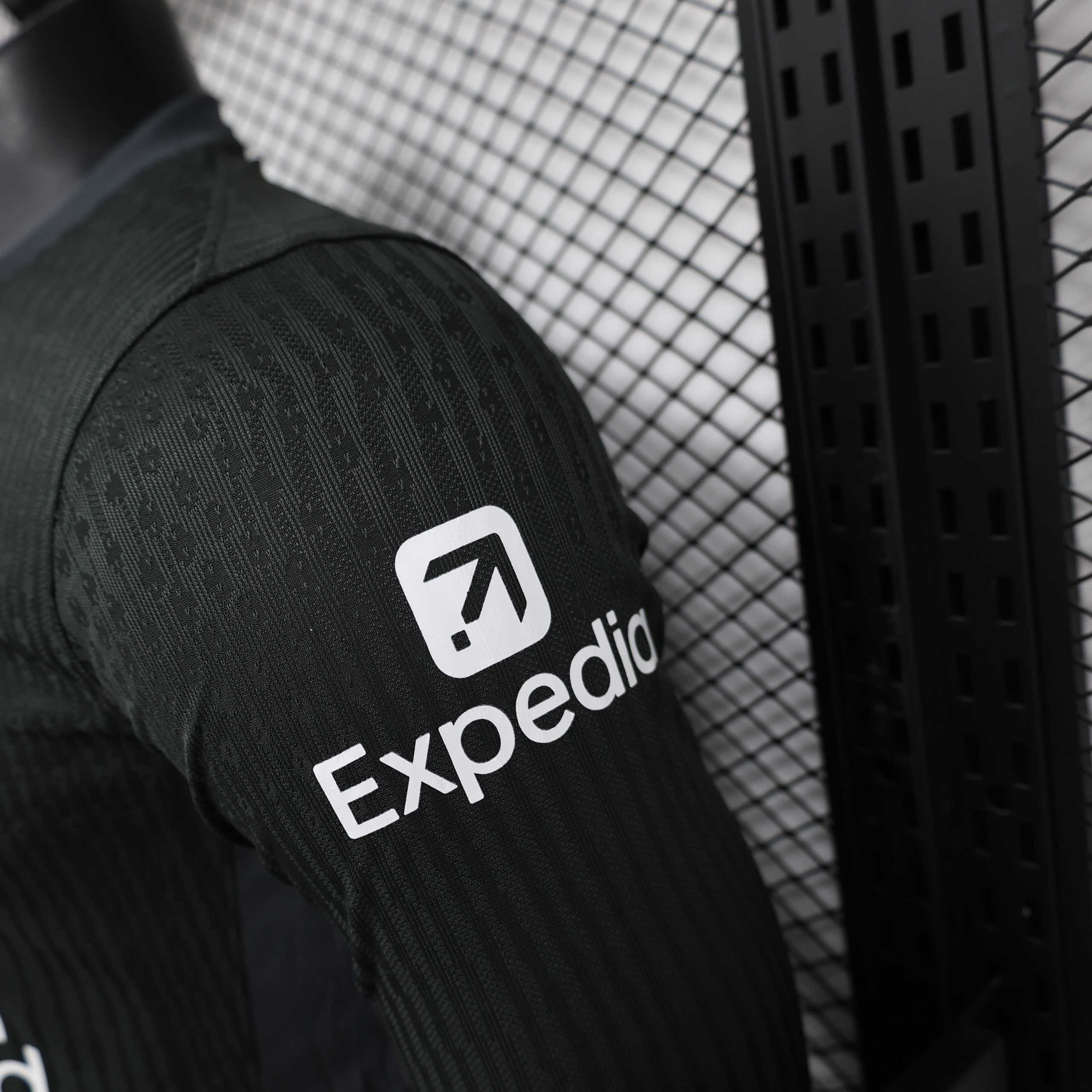 2025-26 Liverpool Black long sleeve S-2XL - Image 4