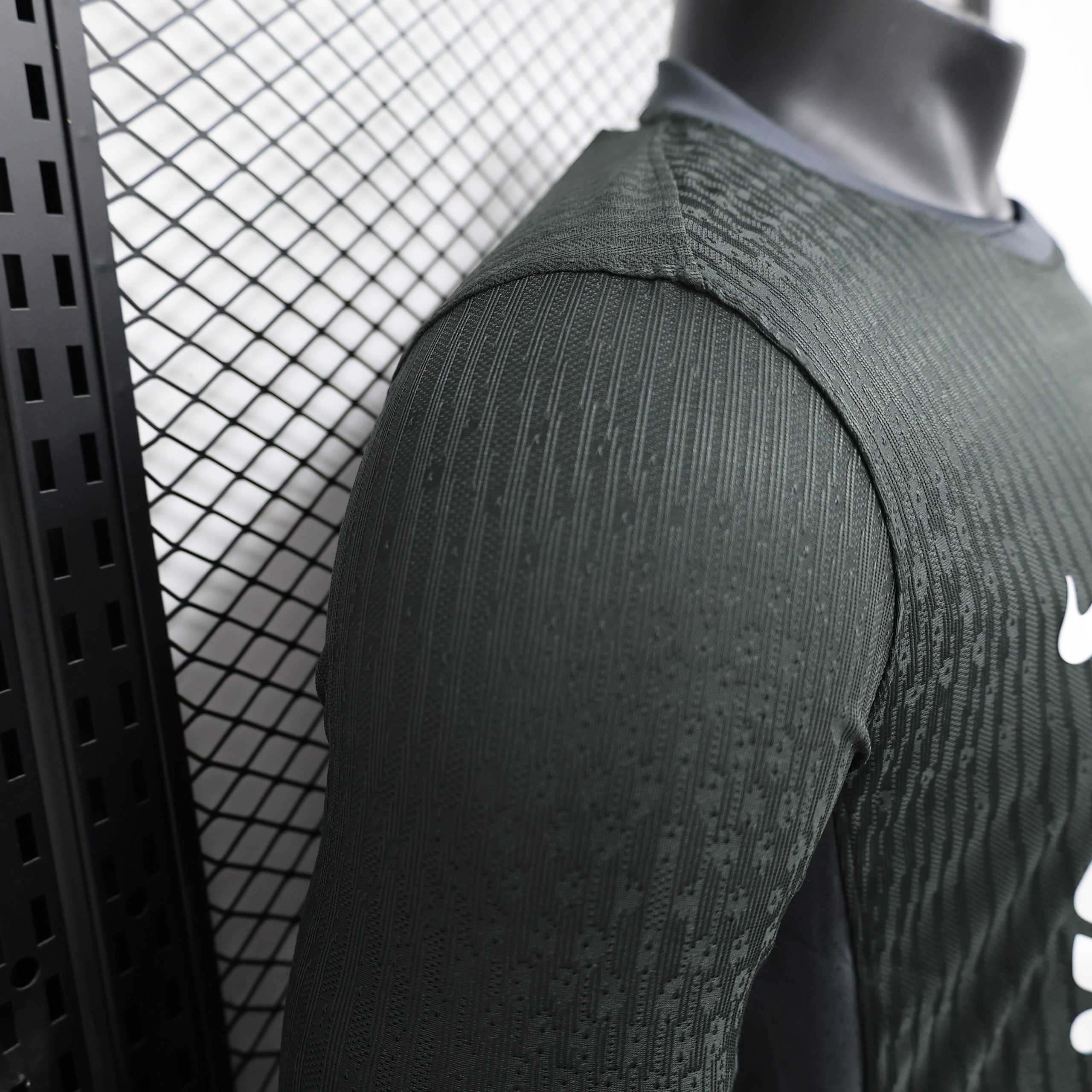 2025-26 Liverpool Black long sleeve S-2XL - Image 6