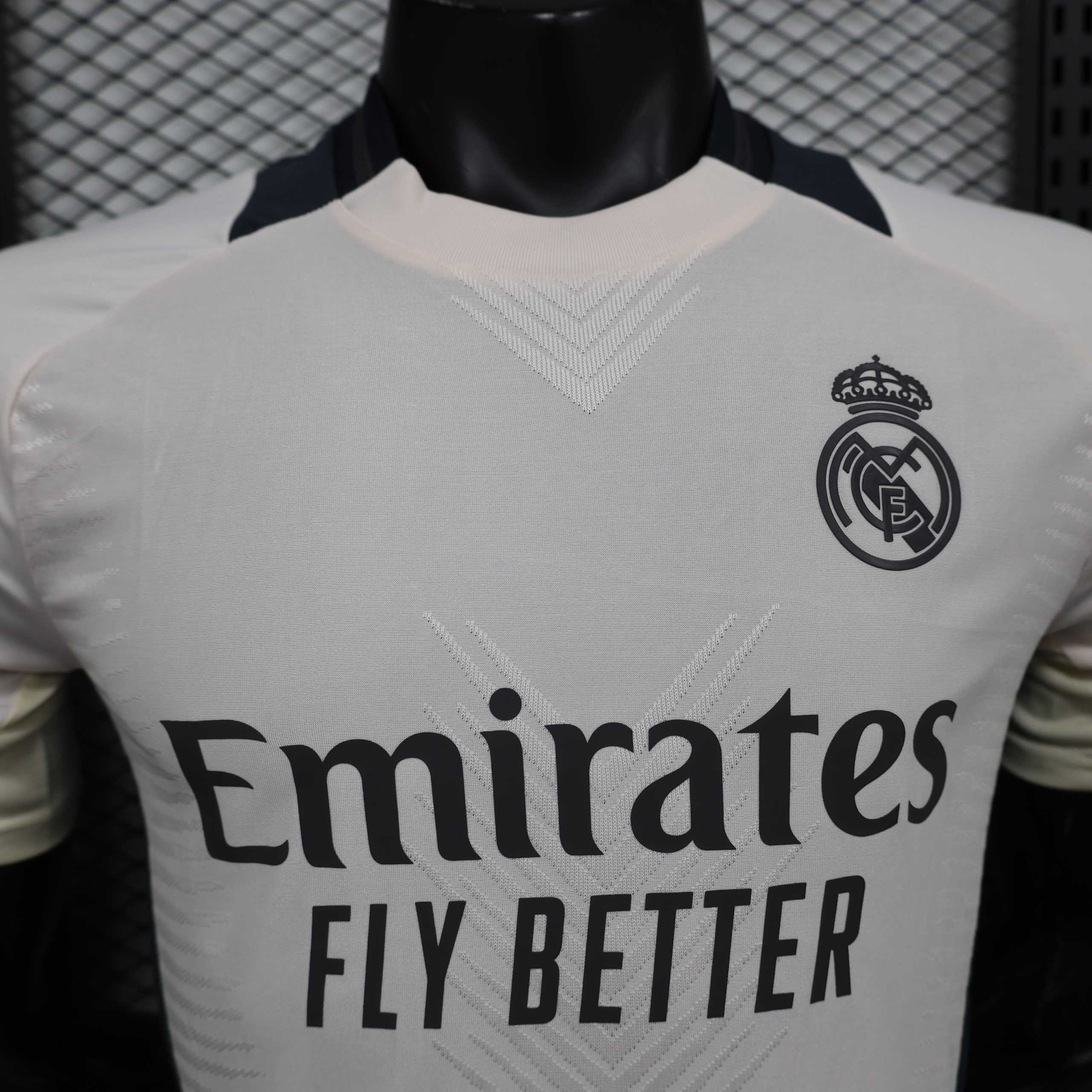 2025-26 Real Madrid Pre match Player S-2XL - Image 3